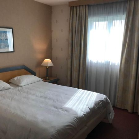 Le Manoir Hotel Orchies Ngoại thất bức ảnh
