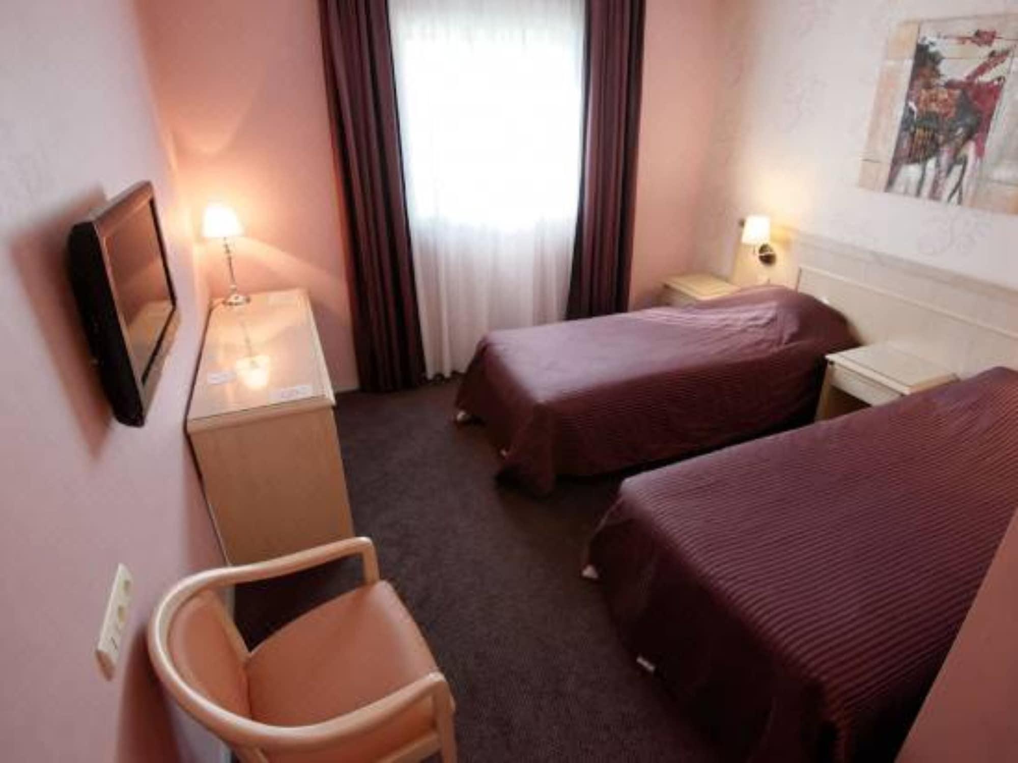 Le Manoir Hotel Orchies Ngoại thất bức ảnh