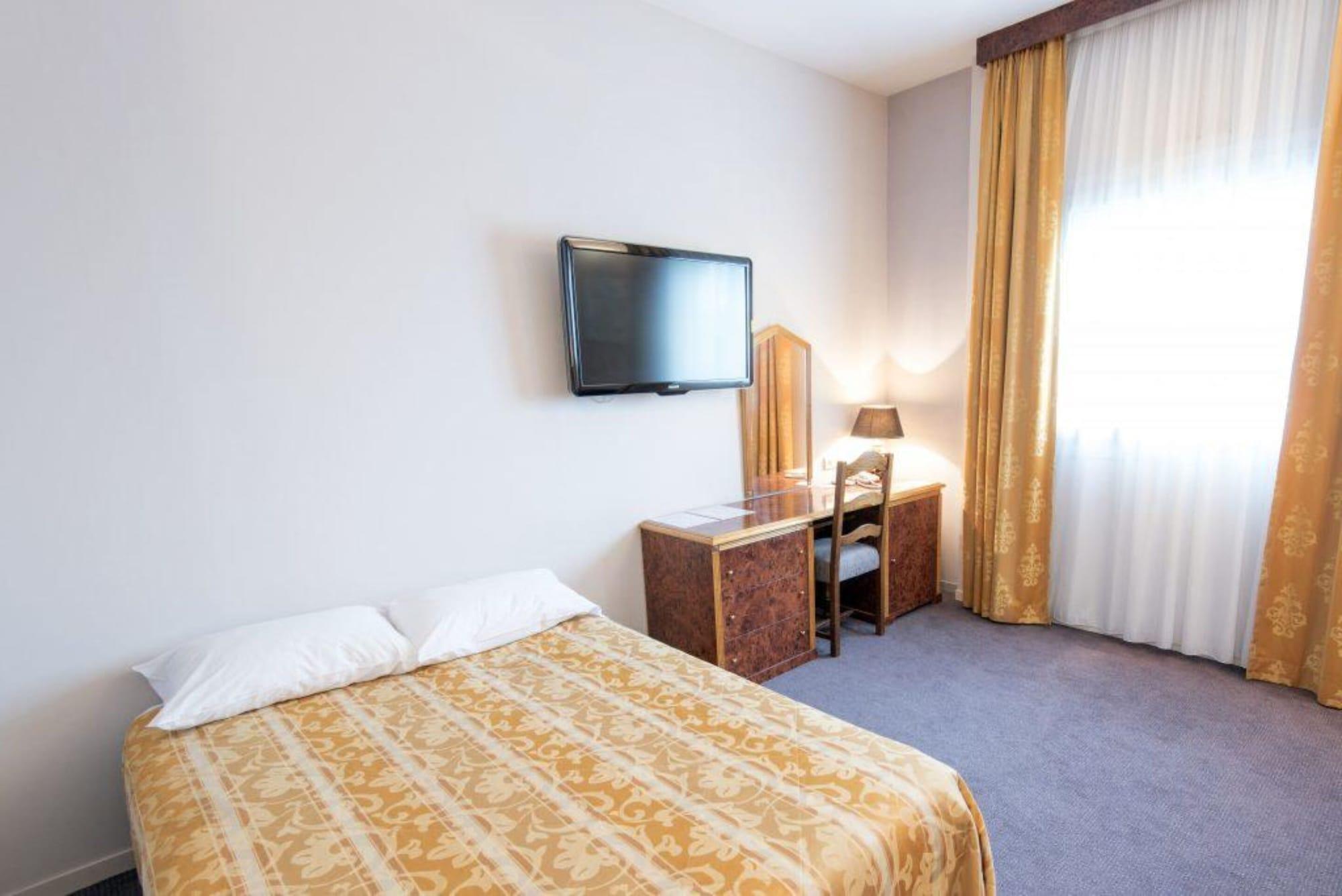 Le Manoir Hotel Orchies Ngoại thất bức ảnh