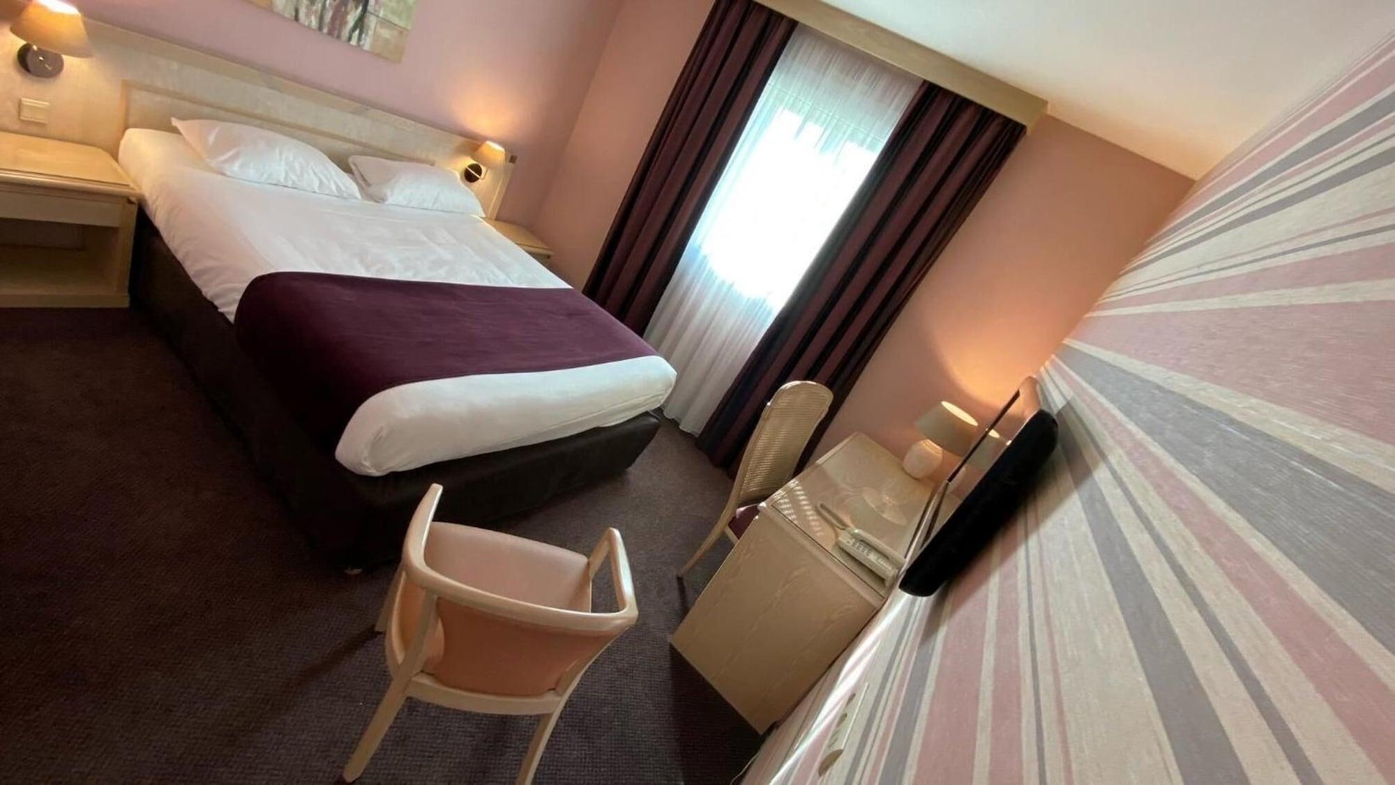 Le Manoir Hotel Orchies Ngoại thất bức ảnh