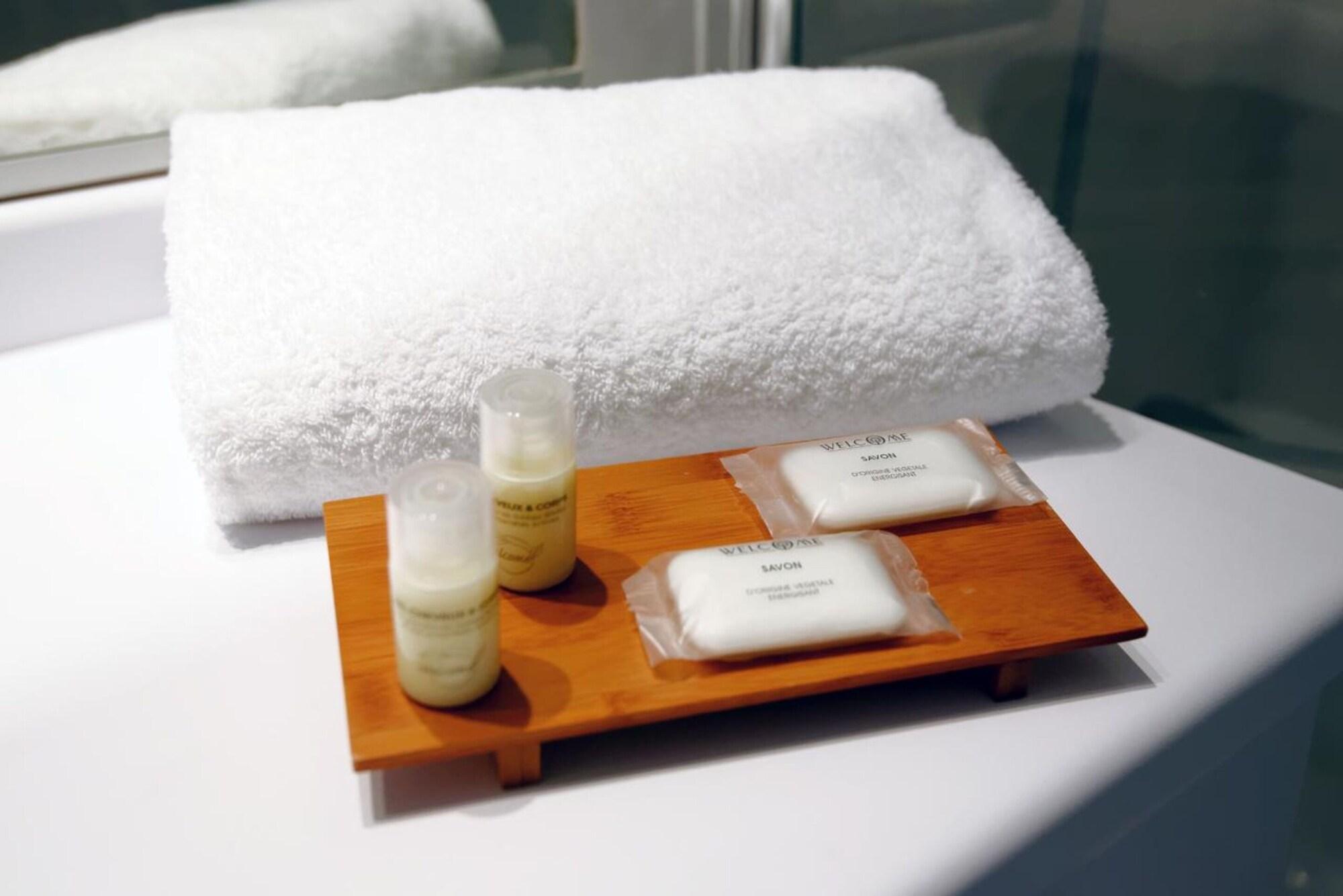 Le Manoir Hotel Orchies Ngoại thất bức ảnh