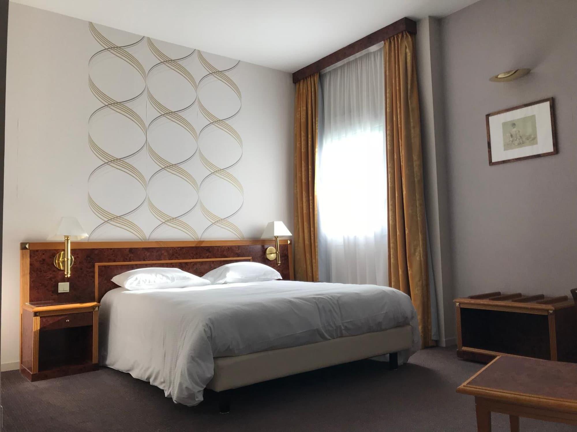 Le Manoir Hotel Orchies Ngoại thất bức ảnh