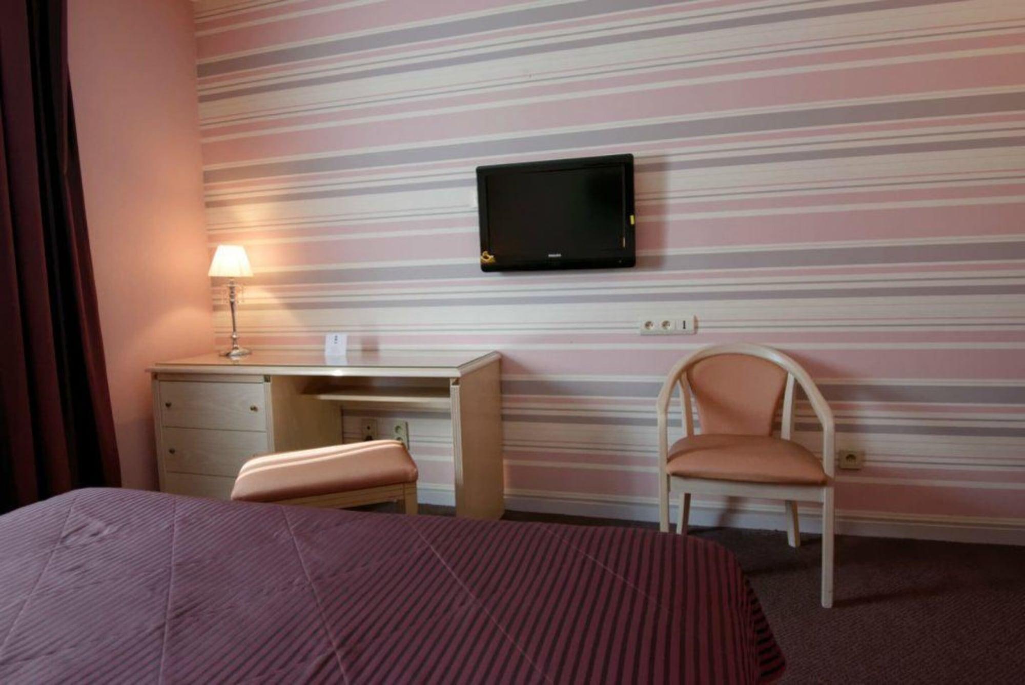 Le Manoir Hotel Orchies Ngoại thất bức ảnh