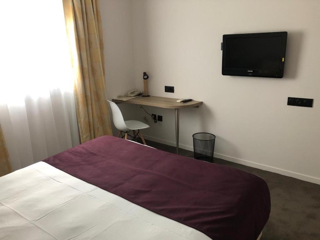 Le Manoir Hotel Orchies Ngoại thất bức ảnh